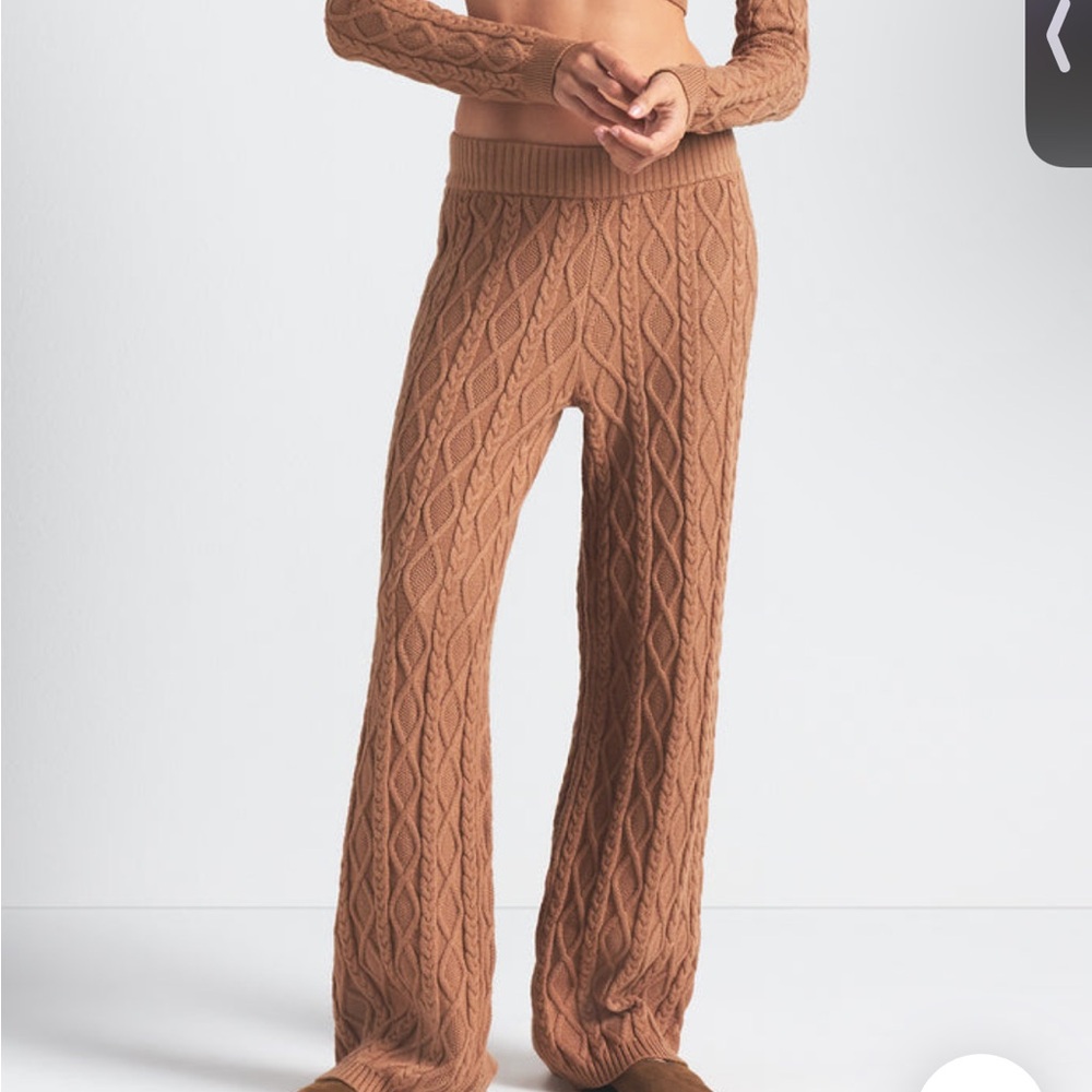 SKIMS Cable Knit Sweatpant in Warm Brown/Tan